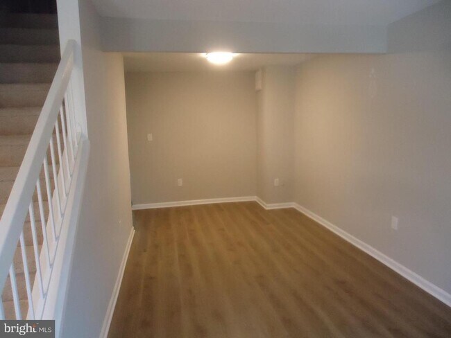 Building Photo - 3044 Sugar Ln