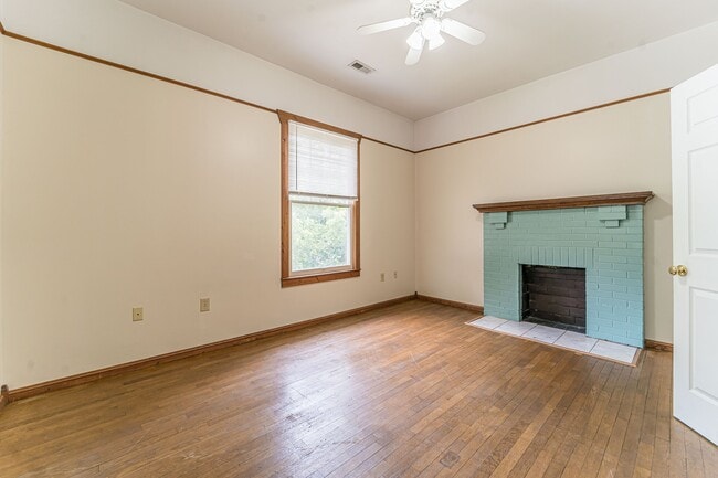 Building Photo - 801 Phillips Ave