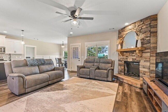 Foto del edificio - 107 Driftwood Ct