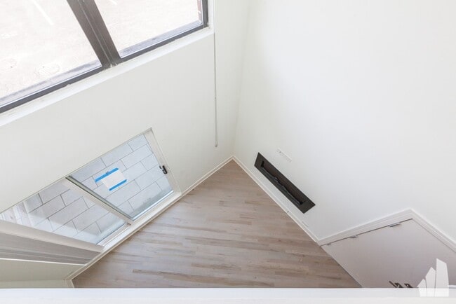 Building Photo - 954 West Grace-A101