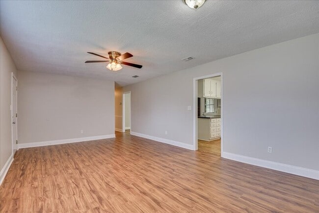 Building Photo - 608 Cedarwood Ct