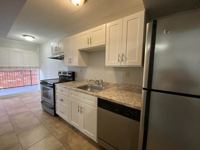 Foto del edificio - 2990 Rhodes Cir S