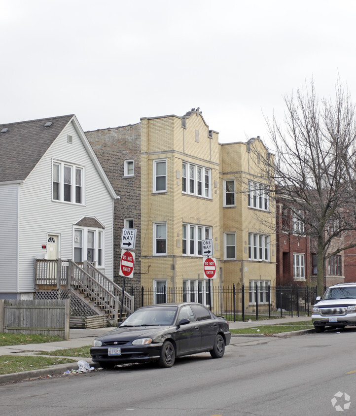 Primary Photo - 2107-2109 N Kostner Ave