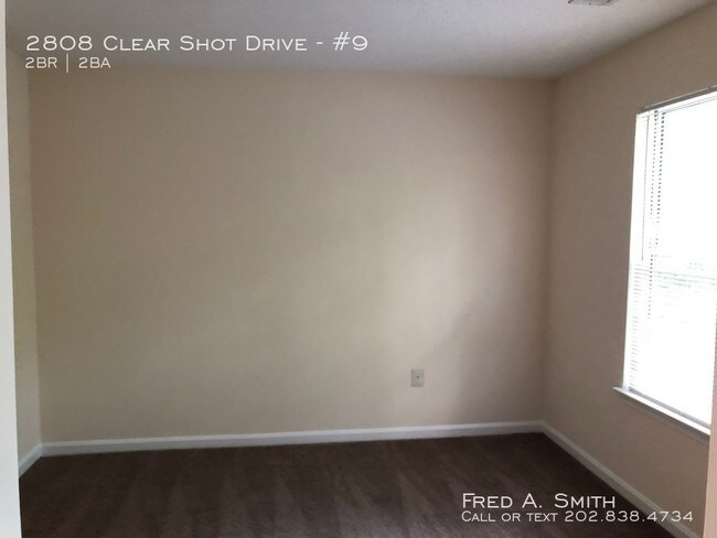 Foto del edificio - Two Bedroom Condo with Den Available Now!