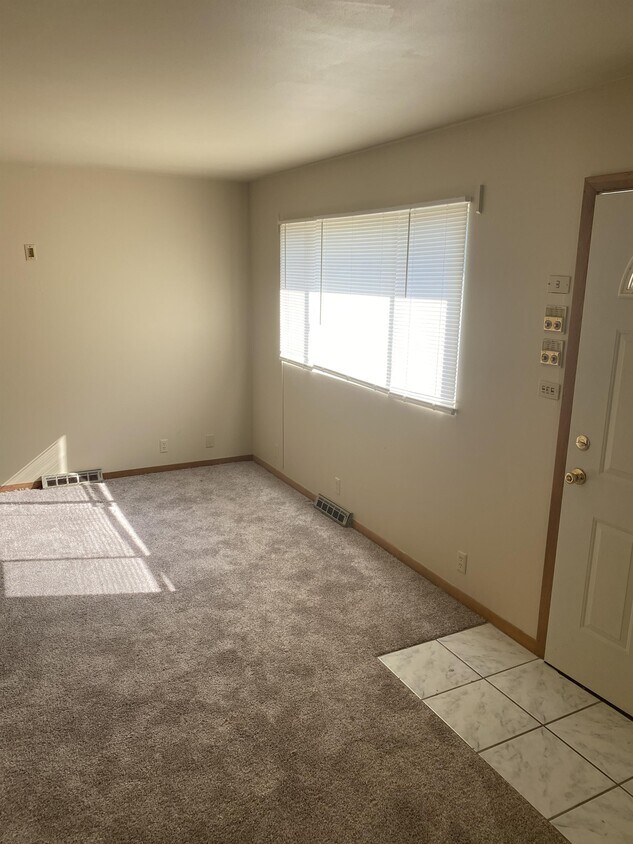 Foto principal - 5629 N Strathbury Ave