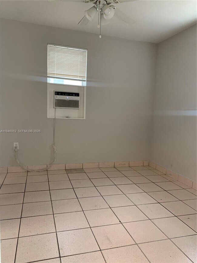 Foto del edificio - 821 SW 29th Ct