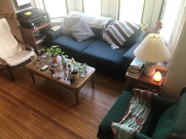 Living area - 634 S 48th St
