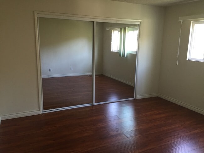 Building Photo - 519 N Hayworth Ave