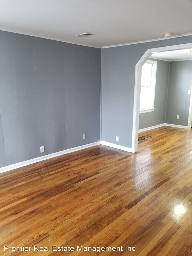Building Photo - 3 br, 1 bath House - 10005 E 53rd Street