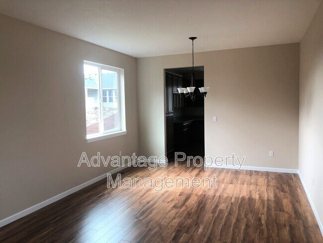 Foto del edificio - 5836 NE Chandra Ct