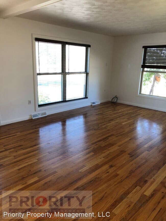 Building Photo - 4 br, 2 bath House - 100 Crook St