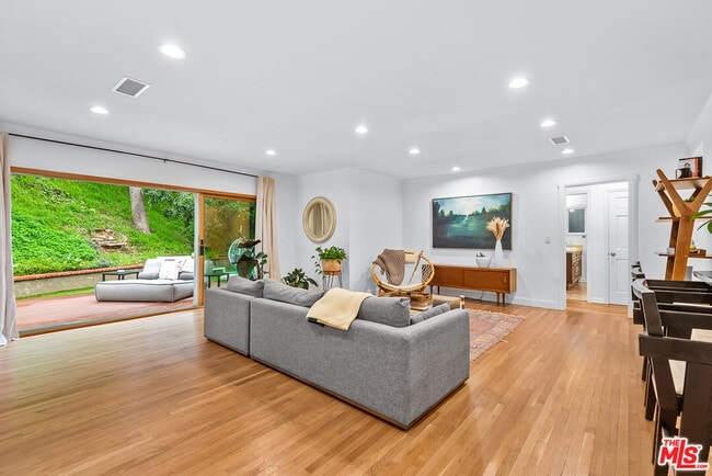 Building Photo - 2621 Mandeville Canyon Rd