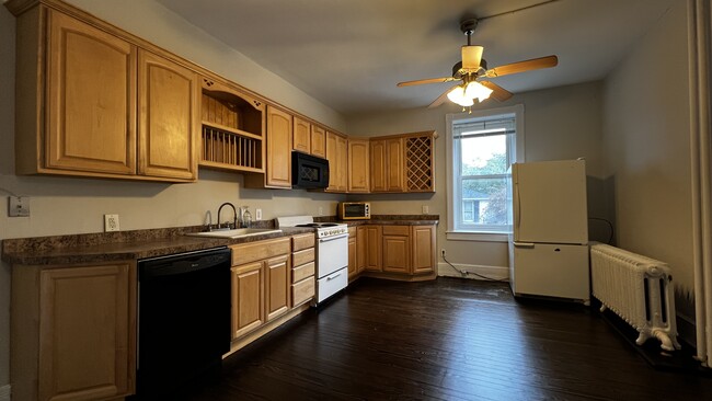 Kitchen - 100 S Bethlehem Pike