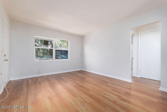 Foto del edificio - 239 E 16th St