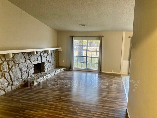 Foto del edificio - 1908 S Gum Ave