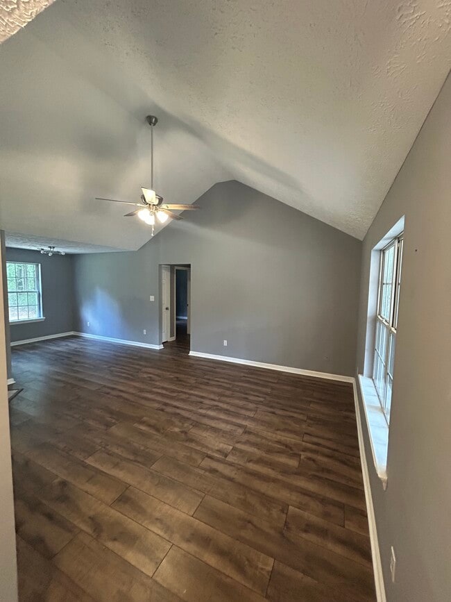 Building Photo - 180 McIntosh Estates Dr