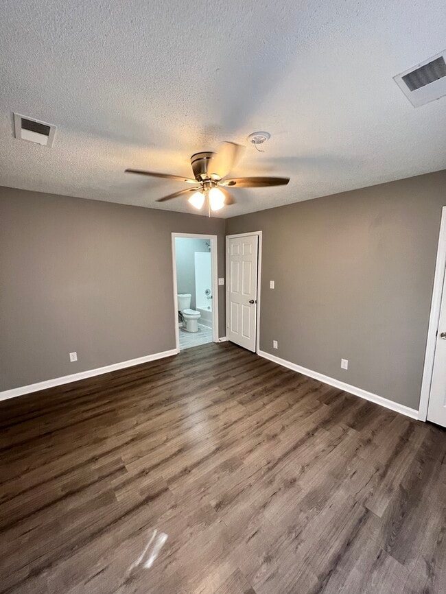 Building Photo - Huge 4 Bedroom Home For Rent