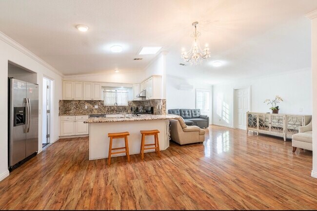 Foto del edificio - 1803 Ybarra Dr