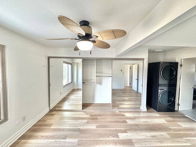 Building Photo - Beautiful 2bd/1.5ba Townhome in Pt. Loma Tennis Club! Pool, gym, jacuzzi, parking, views!