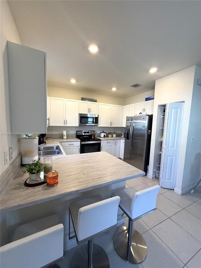 Foto del edificio - 11101 West 33rd Ct