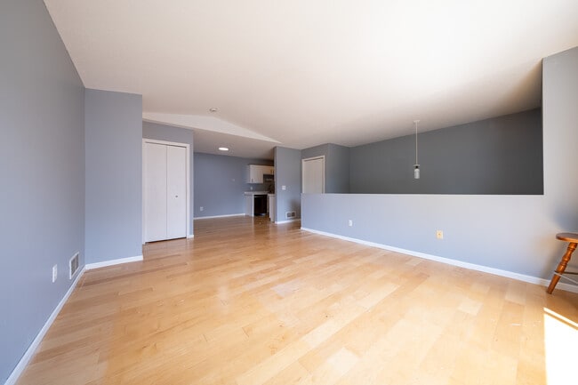 Building Photo - 624 McIntosh Ct