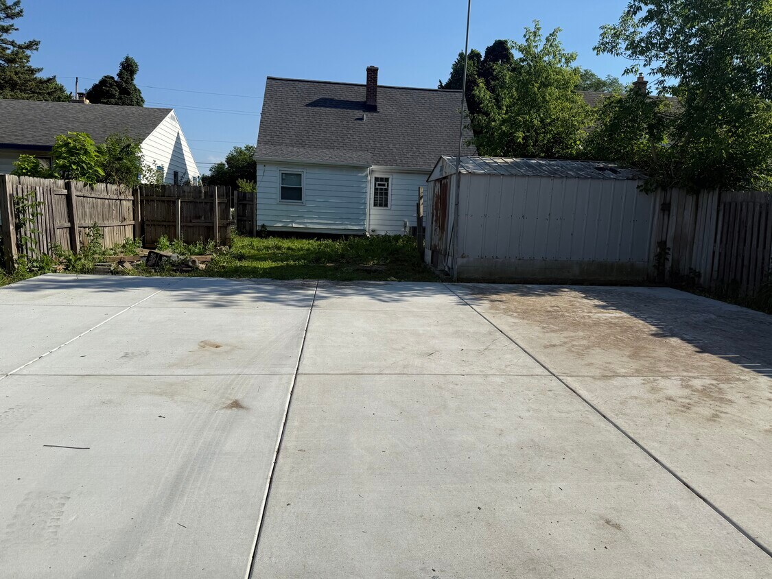 Building Photo - 4808 W Villard Ave