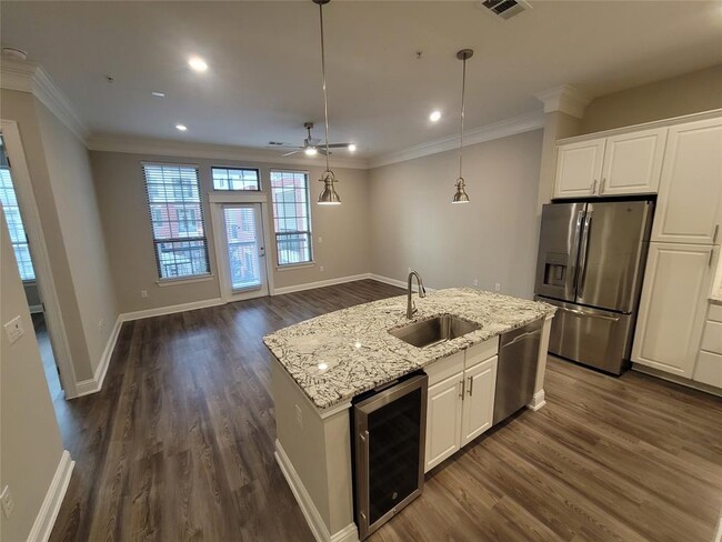 Building Photo - 2111 Austin St