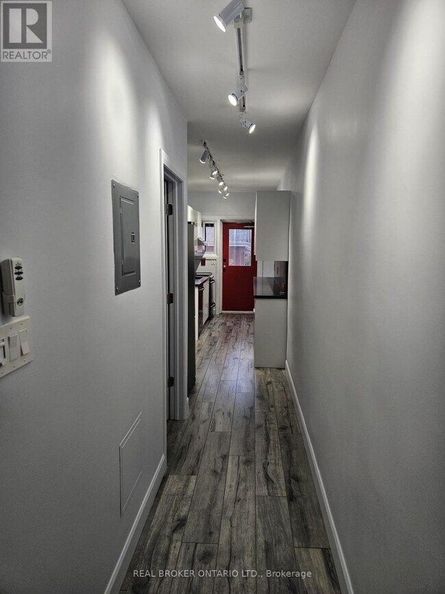 Photo du bâtiment - 479-479 Aberdeen Ave