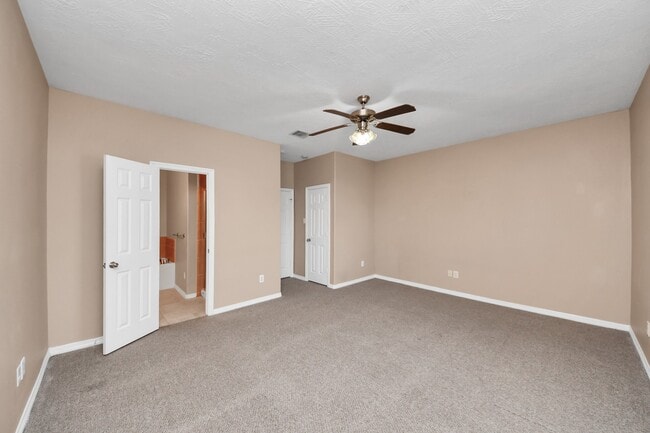 Building Photo - 823 Sterling Creek Cir