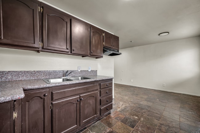 Building Photo - 5243 Huntington Dr N