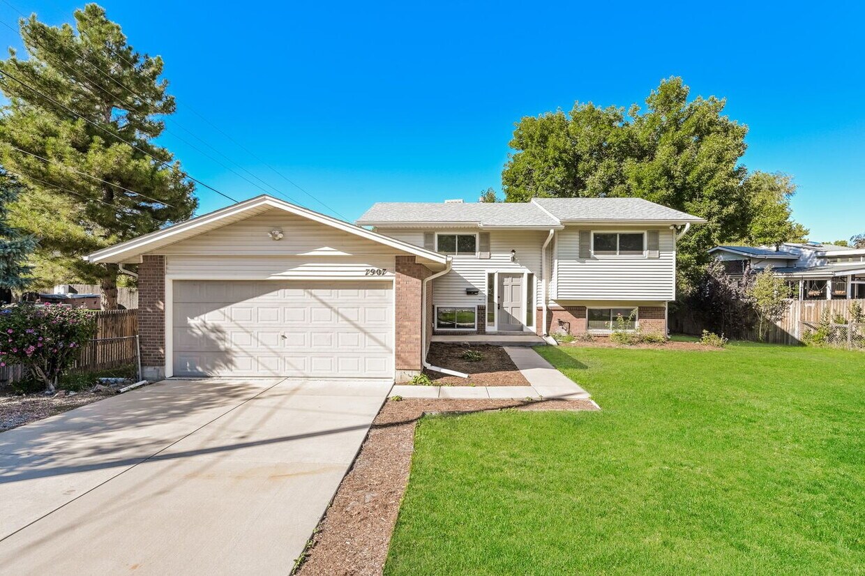 Primary Photo - "Charming 4-Bedroom Home with 2 Full Baths...