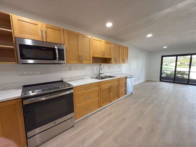 Foto del edificio - 9001 Jacaranda Ln