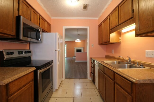 Building Photo - 171 Forest View Dr