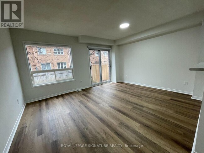 Photo du bâtiment - 5625 Glen Erin Dr