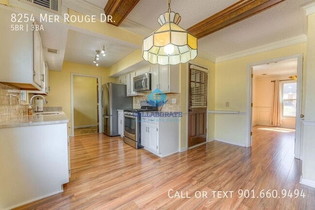 Building Photo - 8254 Mer Rouge Dr