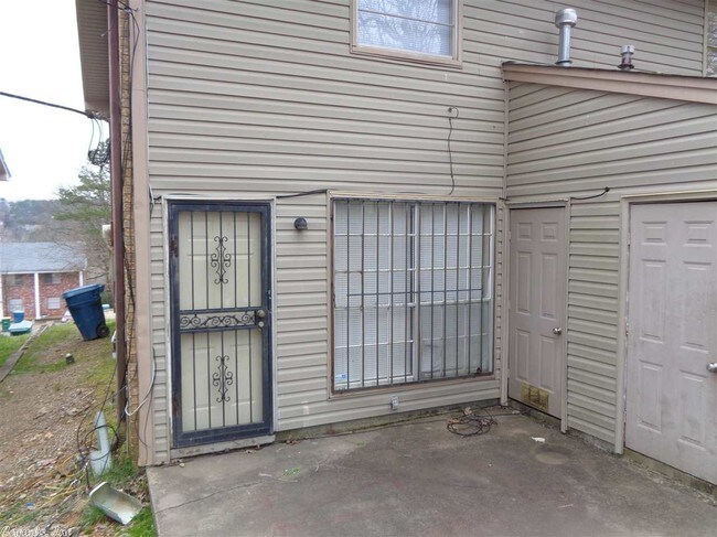 Building Photo - 1706 Sanford Dr