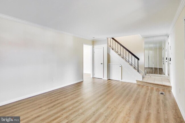 Foto del edificio - 9040 Centerway Rd