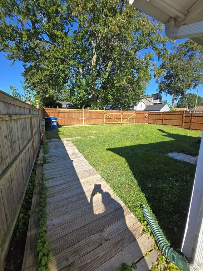 Building Photo - Beautiful Bungalow In the Twin Beaches
