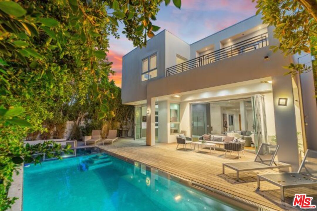 Foto principal - 833 N Orange Grove Ave