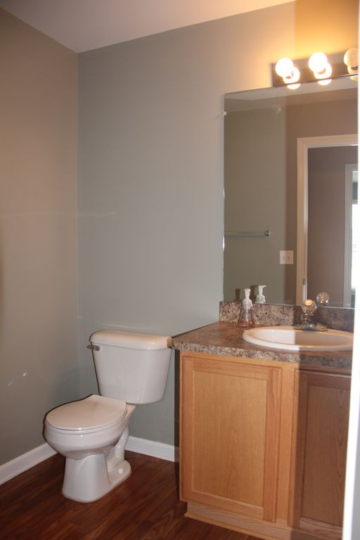 Building Photo - 1112 Fountain View Cir