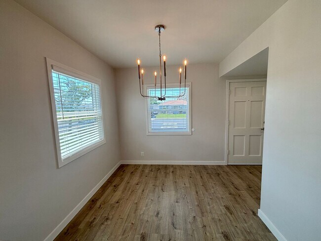 Foto del edificio - Beautifully Remodeled 3 Bedroom Home in Ci...