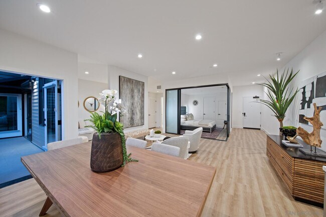 Foto del edificio - 120 Dahlia Dr