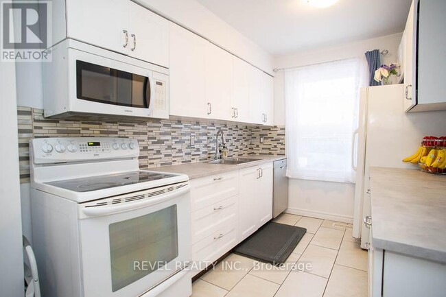 Building Photo - 496 Grey St