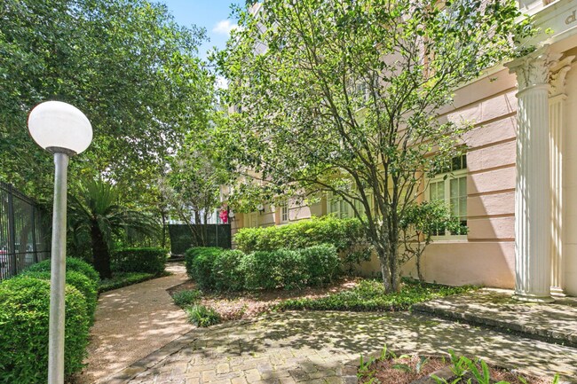 Building Photo - 7530 St Charles Ave