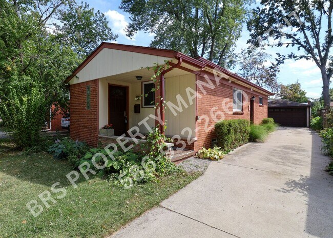 Foto del edificio - 3 Bedroom 2 bathroom house in Royal Oak.