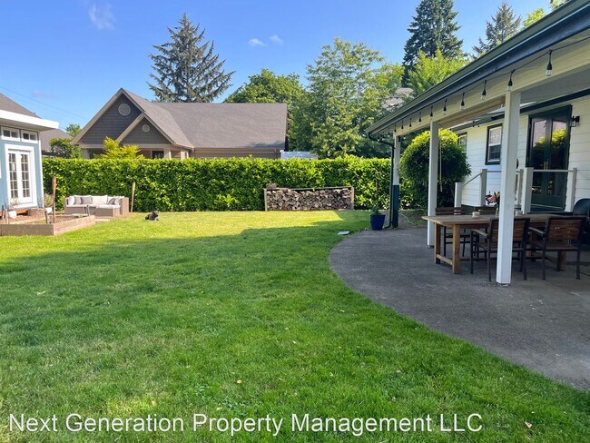 Building Photo - 3 br, 2 bath House - 450 Walnut Ln.