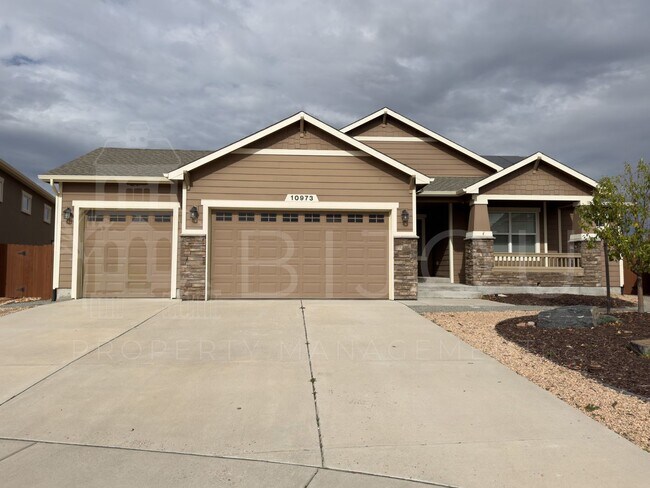 Foto del edificio - Large Well-Maintained Peyton Home