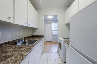 Building Photo - 40 Raglan Avenue Building Photo - 40 Raglan Avenue