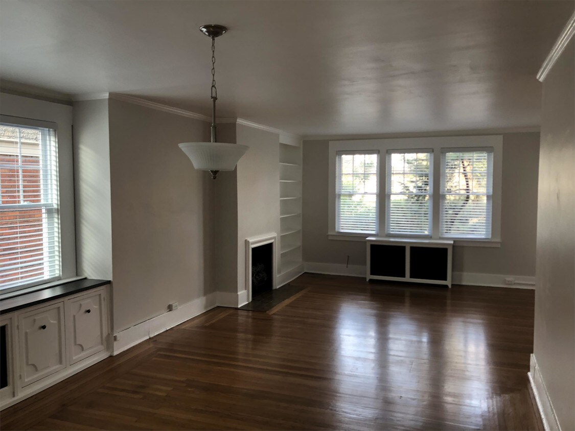 Foto principal - 5710 Woodmont St