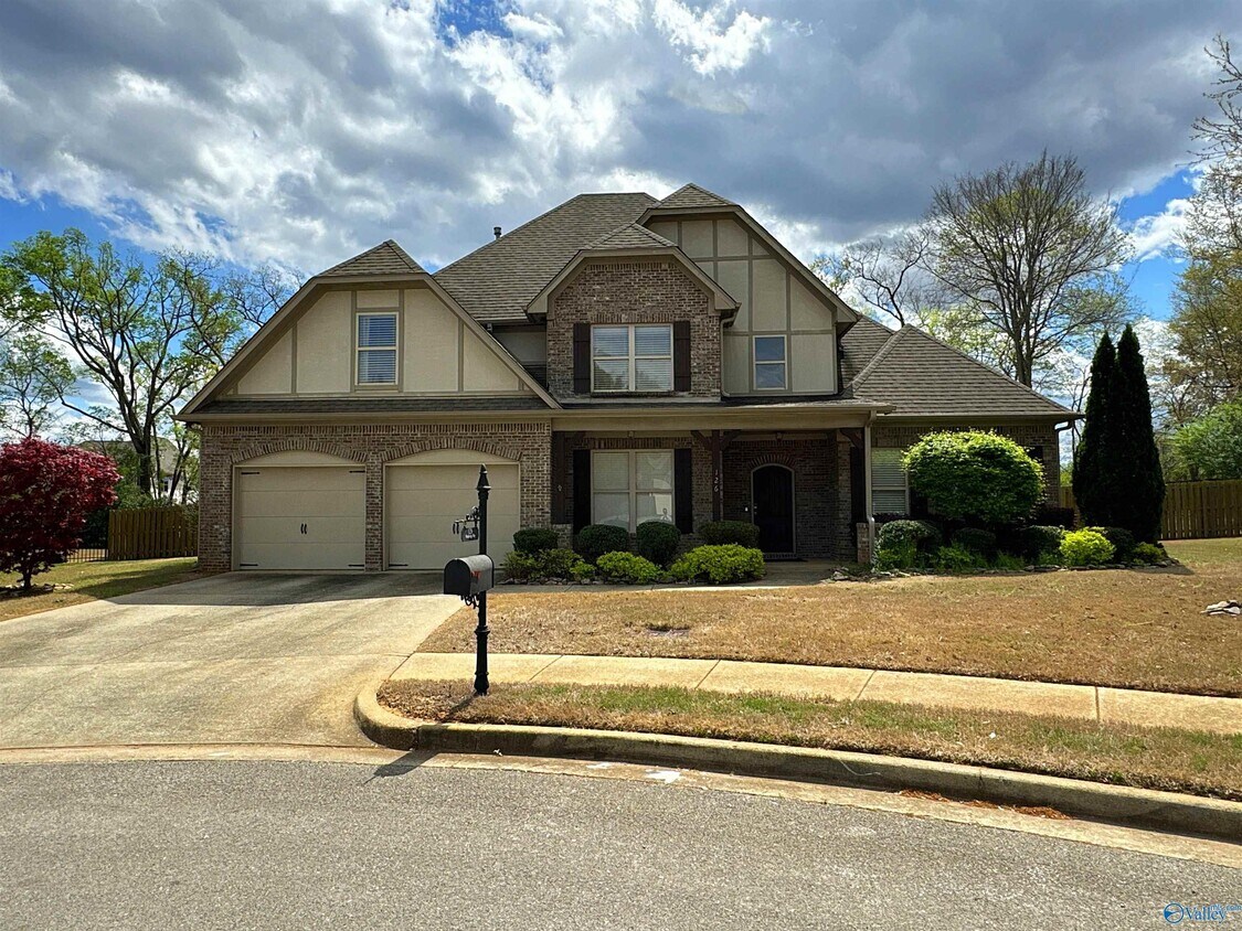 Primary Photo - 126 Windridge Way SW